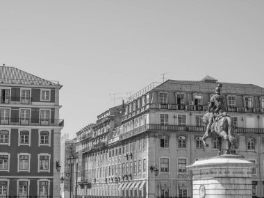 Tagus nehrindeki Lizbon şehri.