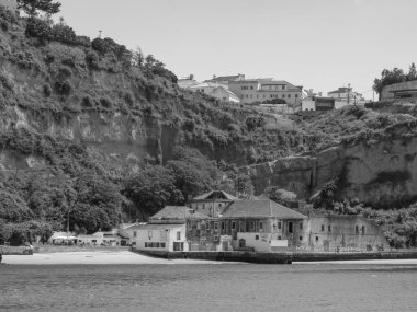 Tagus nehrindeki Lizbon şehri.