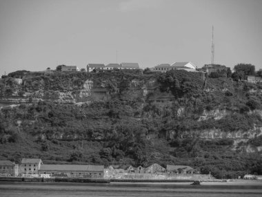 Tagus nehrindeki Lizbon şehri.