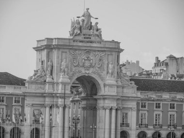 Tagus nehrindeki Lizbon şehri.