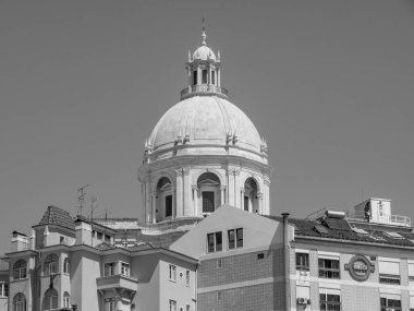 Tagus nehrindeki Lizbon şehri.