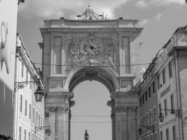 Tagus nehrindeki Lizbon şehri.