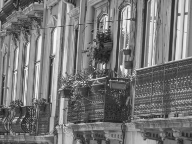 Tagus nehrindeki Lizbon şehri.