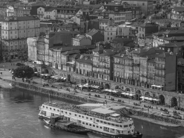Douro Nehri 'ndeki Porto şehri.