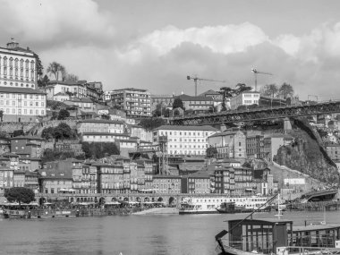 Douro Nehri 'ndeki Porto şehri.