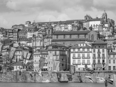 Douro Nehri 'ndeki Porto şehri.