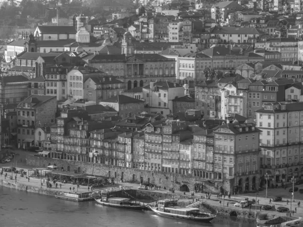 Douro Nehri 'ndeki Porto şehri.