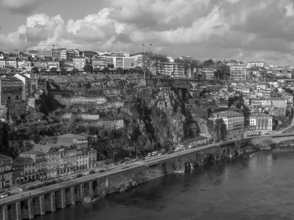 Douro Nehri 'ndeki Porto şehri.