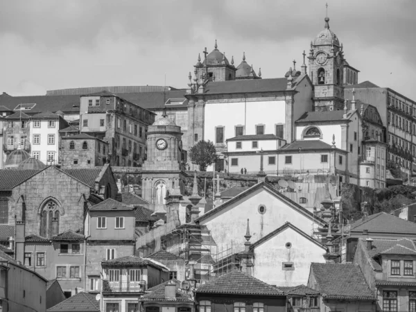 Douro Nehri 'ndeki Porto şehri.