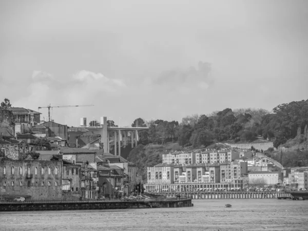 Douro Nehri 'ndeki Porto şehri.