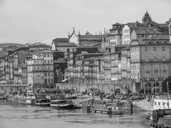 Douro Nehri 'ndeki Porto şehri.