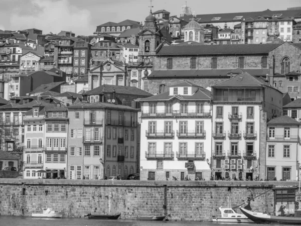 Douro Nehri 'ndeki Porto şehri.