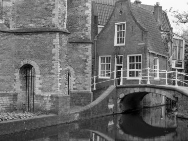 Alman Alkmaar ve Delft şehirleri