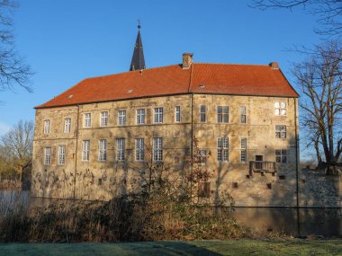 Alman şehri Luedinghausen 'deki eski şato.