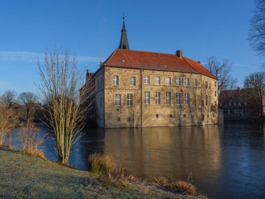 Alman şehri Luedinghausen 'deki eski şato.