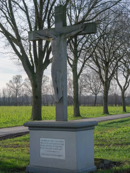 Σταυρό Και Δέντρα Στη Γερμανία — Φωτογραφία Αρχείου