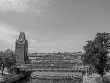 Almanya 'daki Trave Nehri' nin oradaki Luebeck şehri.