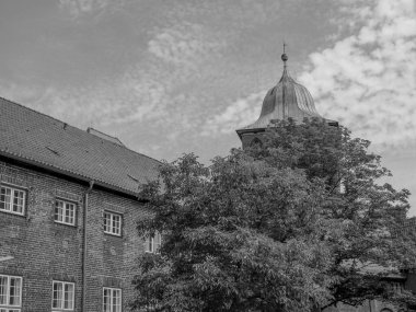 Almanya 'daki Trave Nehri' nin oradaki Luebeck şehri.