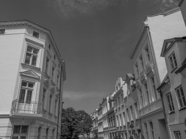 Almanya 'daki Trave Nehri' nin oradaki Luebeck şehri.