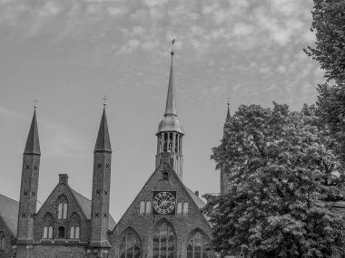 Almanya 'daki Trave Nehri' nin oradaki Luebeck şehri.