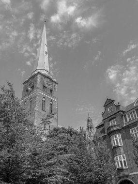 Almanya 'daki Trave Nehri' nin oradaki Luebeck şehri.