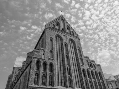 Almanya 'daki Trave Nehri' nin oradaki Luebeck şehri.