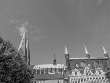 Almanya 'daki Trave Nehri' nin oradaki Luebeck şehri.