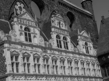 Almanya 'daki Trave Nehri' nin oradaki Luebeck şehri.