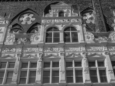 Almanya 'daki Trave Nehri' nin oradaki Luebeck şehri.