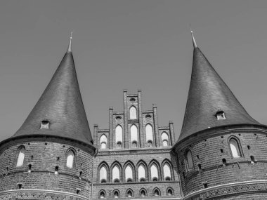 Almanya 'daki Trave Nehri' nin oradaki Luebeck şehri.