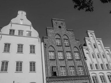 Almanya 'daki Trave Nehri' nin oradaki Luebeck şehri.