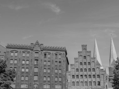 Almanya 'daki Trave Nehri' nin oradaki Luebeck şehri.