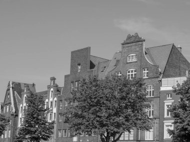 Almanya 'daki Trave Nehri' nin oradaki Luebeck şehri.