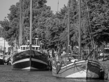 Almanya 'daki Trave Nehri' nin oradaki Luebeck şehri.