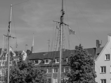 Almanya 'daki Trave Nehri' nin oradaki Luebeck şehri.