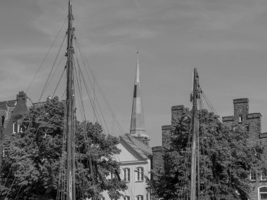 Almanya 'daki Trave Nehri' nin oradaki Luebeck şehri.