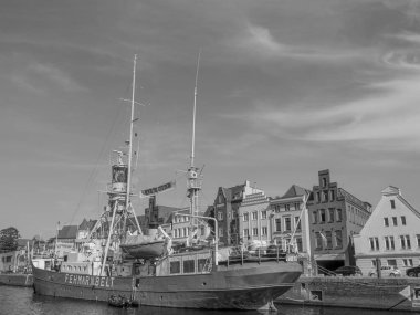 Almanya 'daki Trave Nehri' nin oradaki Luebeck şehri.