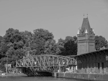 Almanya 'daki Trave Nehri' nin oradaki Luebeck şehri.