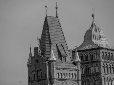 Almanya 'daki Trave Nehri' nin oradaki Luebeck şehri.