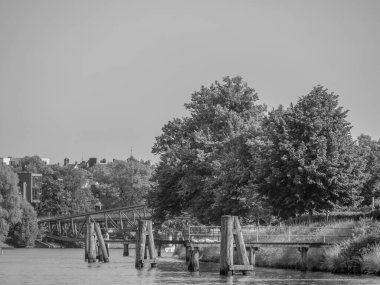 Almanya 'daki Trave Nehri' nin oradaki Luebeck şehri.