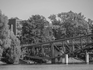 Almanya 'daki Trave Nehri' nin oradaki Luebeck şehri.