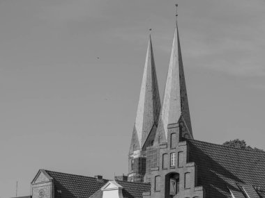 Almanya 'daki Trave Nehri' nin oradaki Luebeck şehri.