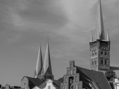 Almanya 'daki Trave Nehri' nin oradaki Luebeck şehri.