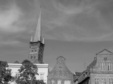 Almanya 'daki Trave Nehri' nin oradaki Luebeck şehri.