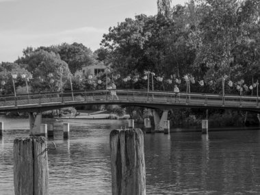 Almanya 'daki Trave Nehri' nin oradaki Luebeck şehri.