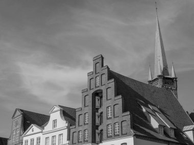 Almanya 'daki Trave Nehri' nin oradaki Luebeck şehri.