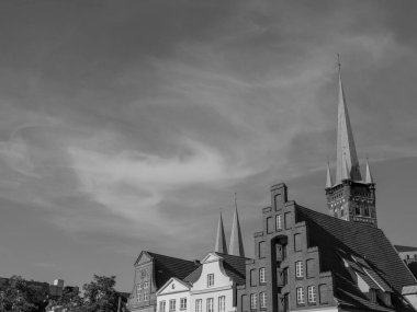 Almanya 'daki Trave Nehri' nin oradaki Luebeck şehri.