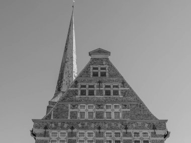 Almanya 'daki Trave Nehri' nin oradaki Luebeck şehri.