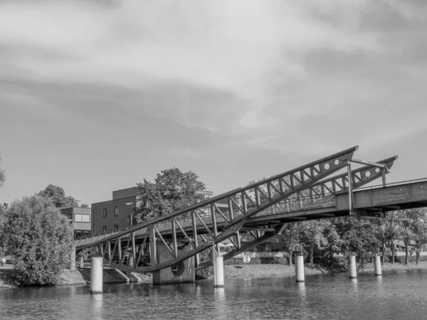 Almanya 'daki Trave Nehri' nin oradaki Luebeck şehri.