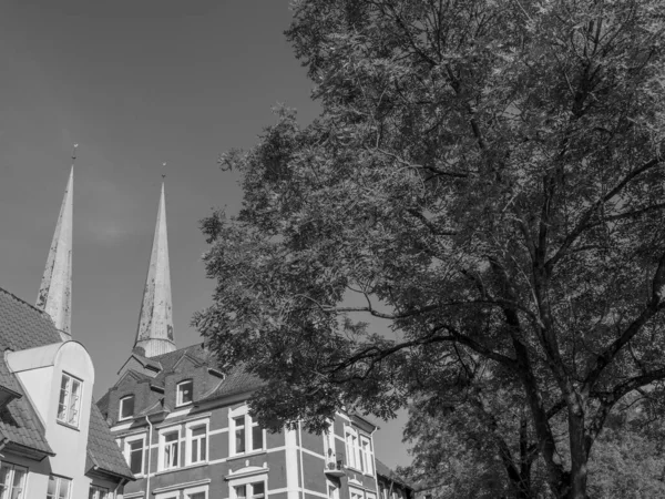 Almanya 'daki Trave Nehri' nin oradaki Luebeck şehri.